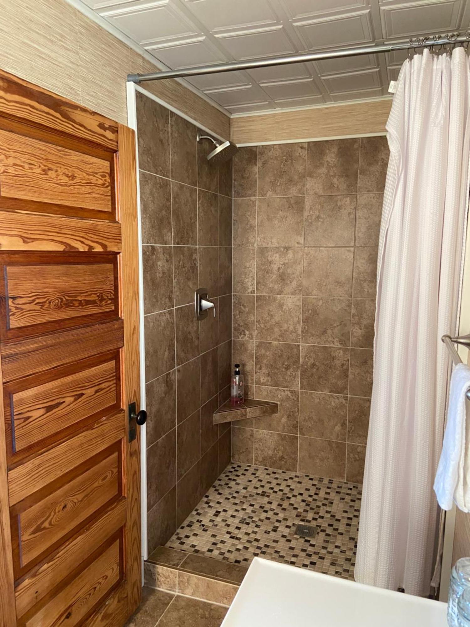 Tavern - Country Suite Newport Zewnętrze zdjęcie